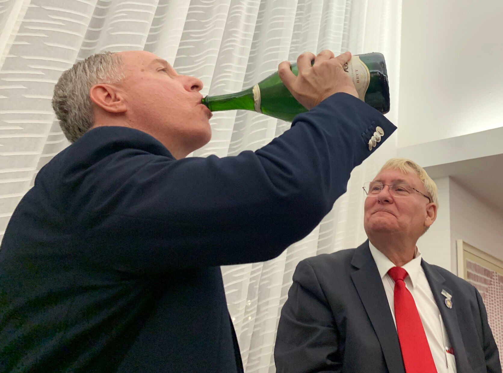 Robin Vos downing champagne